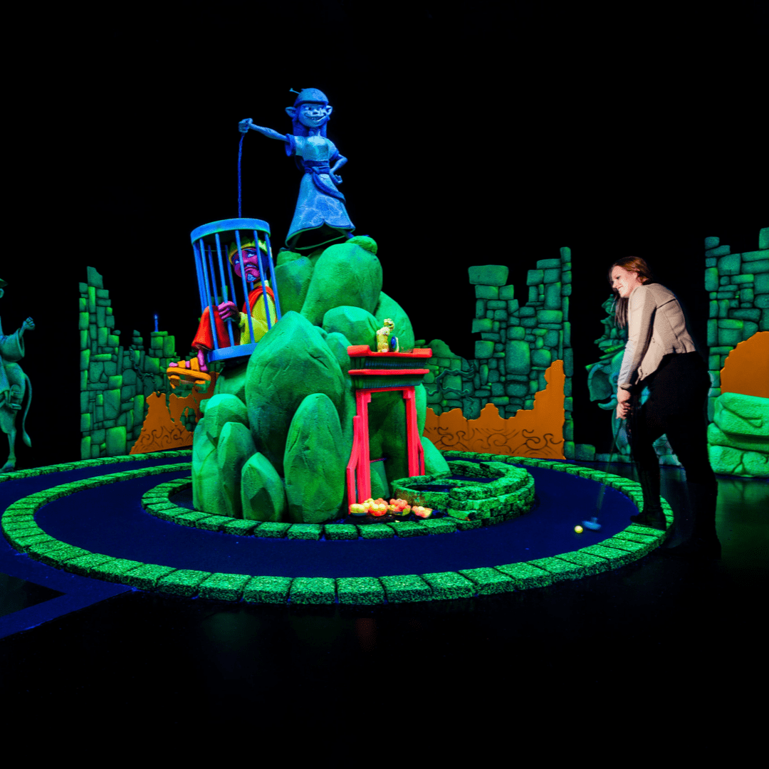 Glow golf, monkey golf, midgetgolf, go planet parc Sensazia