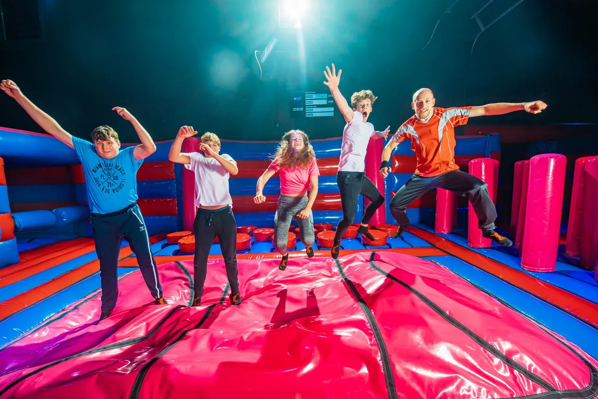 Bounce valley, klimmen, springen, klouteren, spelen, speelparadijs twente, enschede